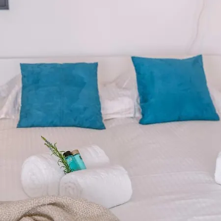 Apartment New Studio 2 Minutes Walking From The